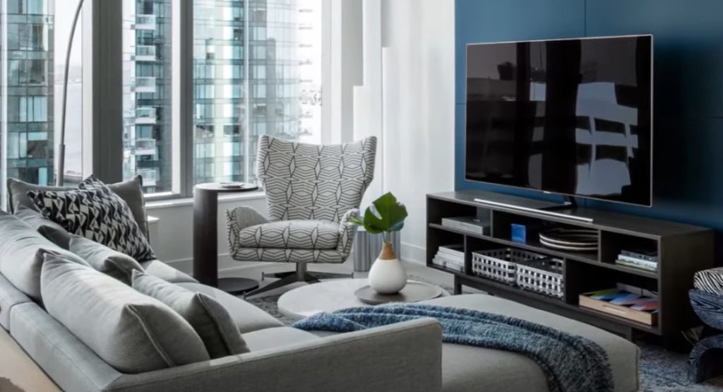 Light Grey Walls: Setting the Stage